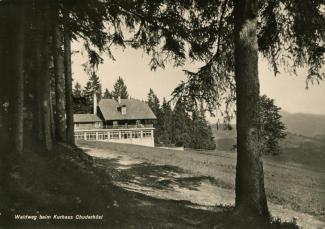 Ansichtskarte «Waldweg beim Kurhaus Chuderhüsi»; Verlag Globetrotter G.m.b.H., Luzern; abgestempelt «RÖTHENBACH (EMMENTHAL), 15.V.53»; gelaufen nach Huttwil